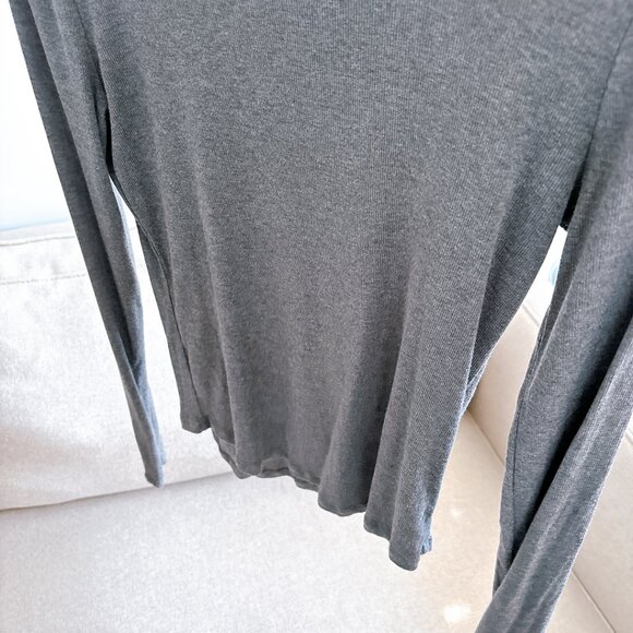 99% NEW GREY SHEER UNDER SHIRT FROM ARITZIA SIZE M - Picture 4 of 5